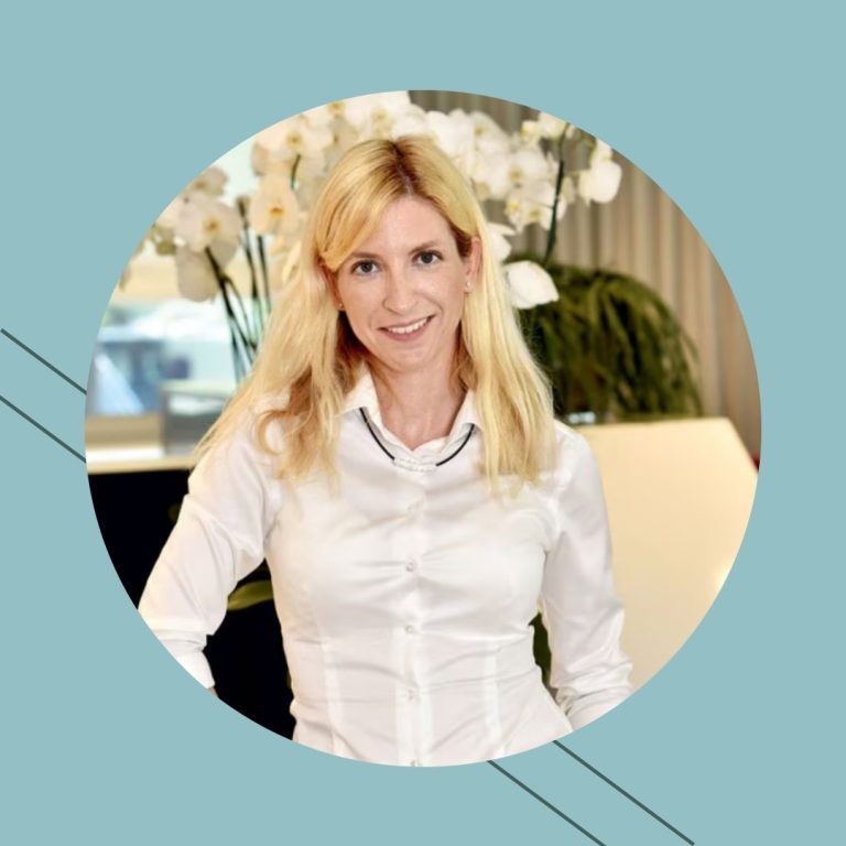 Predavateljica izobraževanja "Razumeti in podpreti"